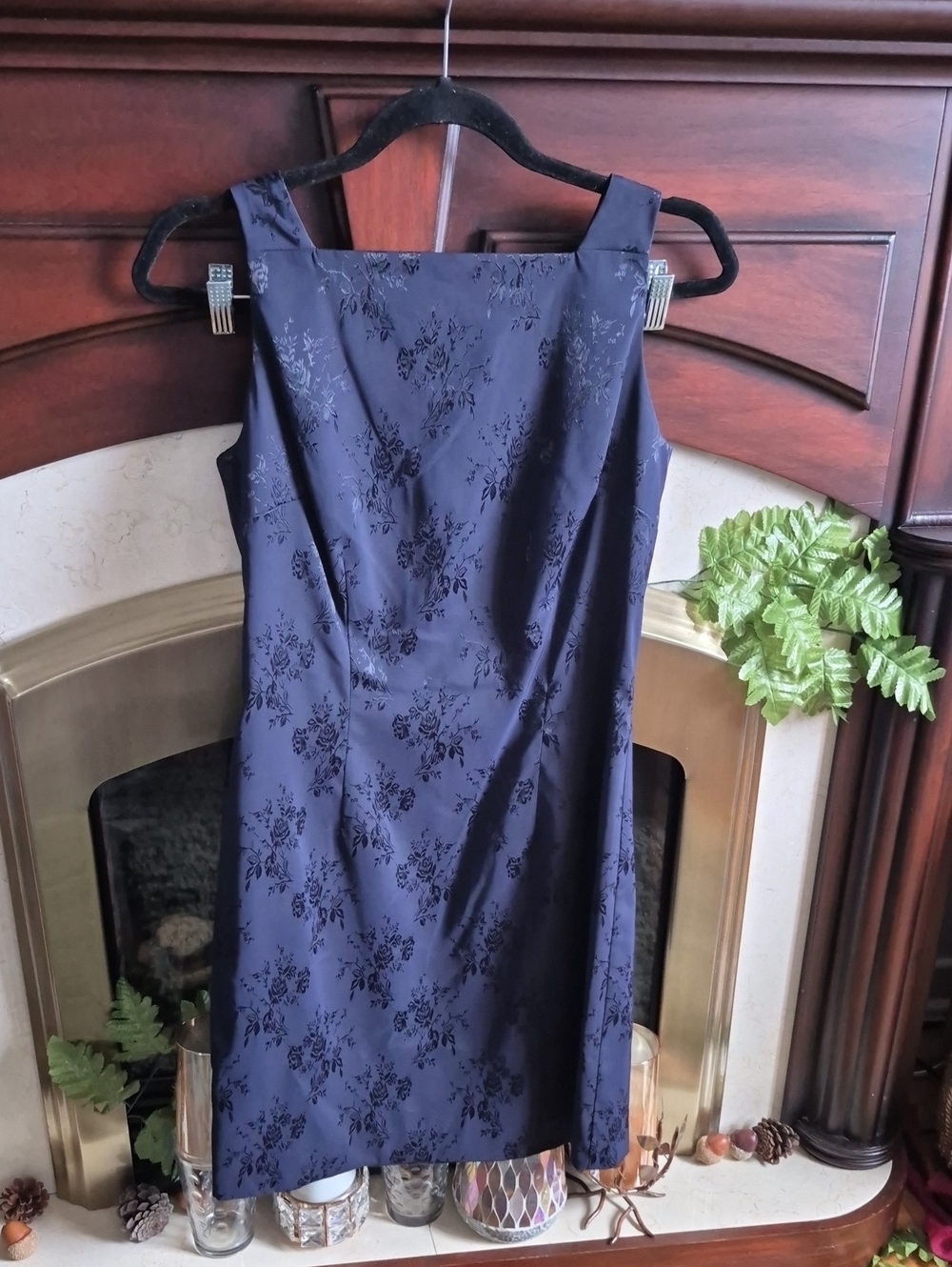 Size 7 Sleeveless Navy Floral Jacquard Sheath Dress